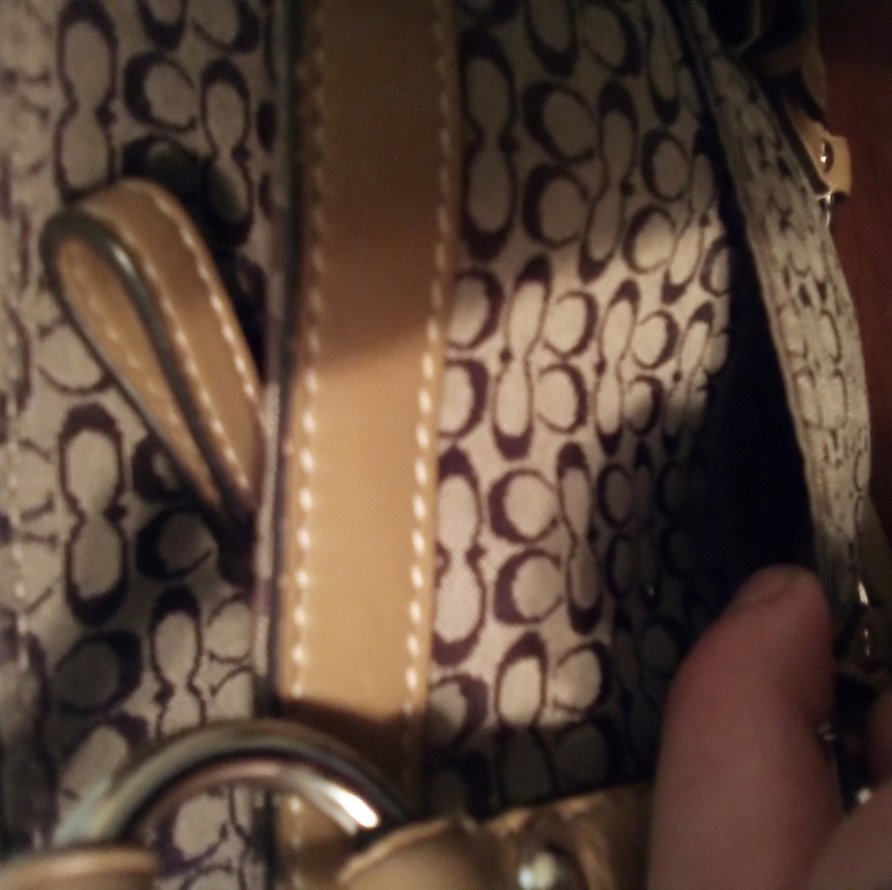 Authentic Coach Handbag! - Picture 3 of 7